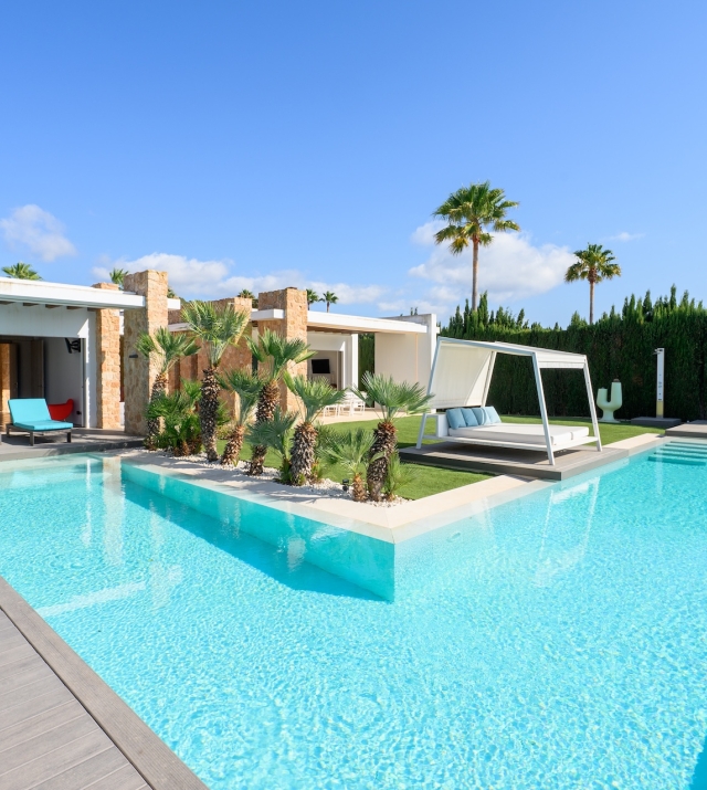 Resa Estates te koop sale Cala Comte villa pooll.jpg